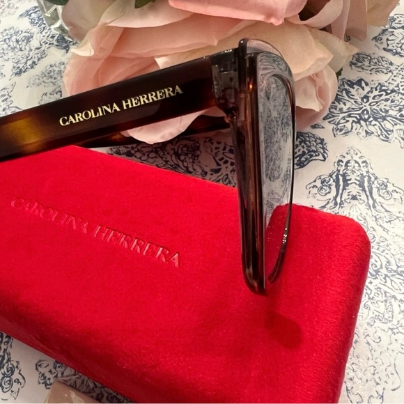 NWOT Carolina Herrera HER 0188/S NUX 55 Sunglasses NWOT Carolina Herrera HER 0188/S NUX 55 Sunglasses main image 3